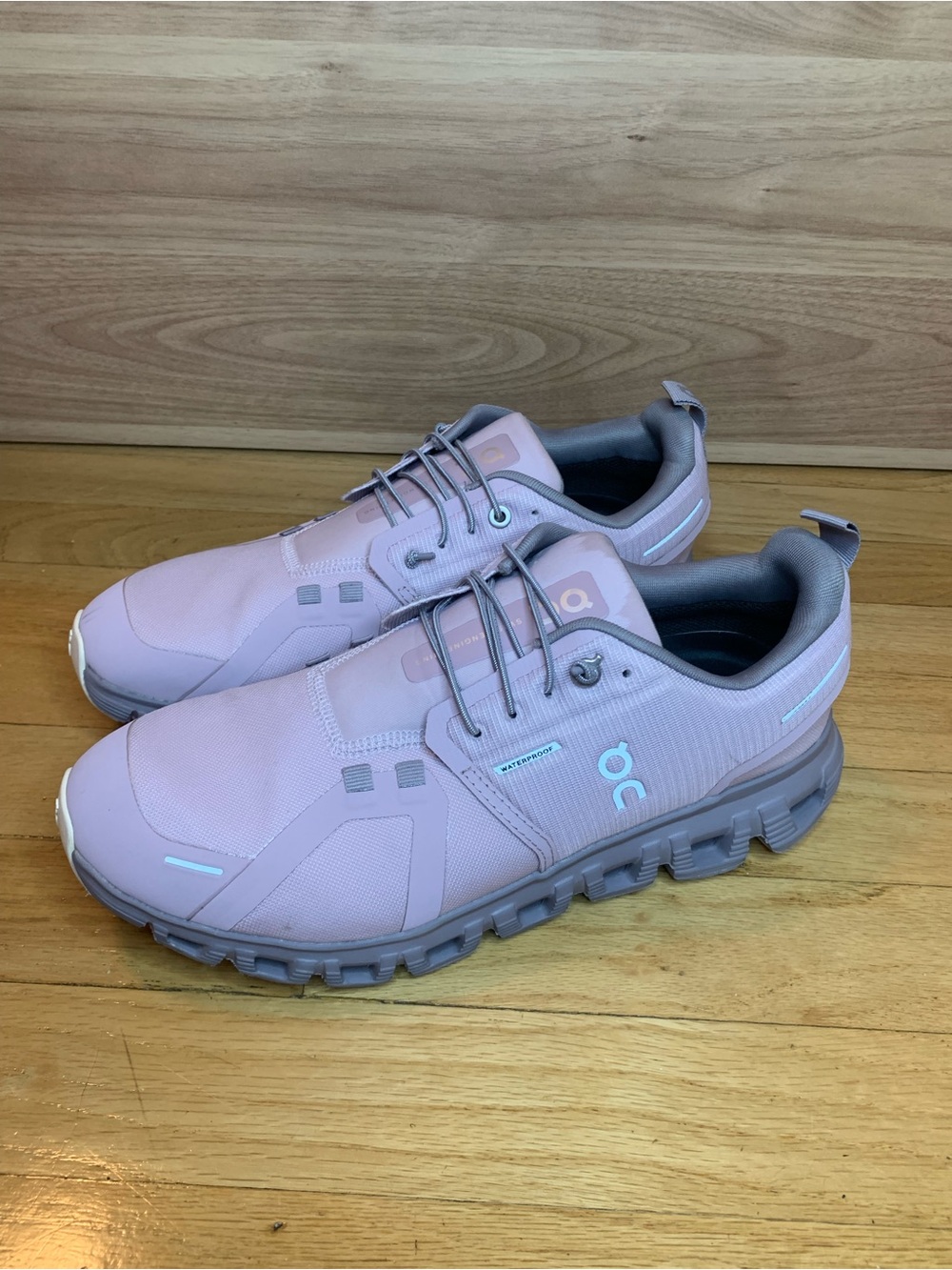 On Cloud 6 Waterproof Sneakers in Mauve / Zinc - Size 9.5
